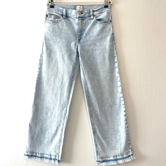 Alice + Olivia Light Wash Cropped Jeans - Picture 1 of 10